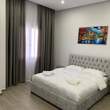 Hotel Restaurant Deso Shijak Екстер'єр фото