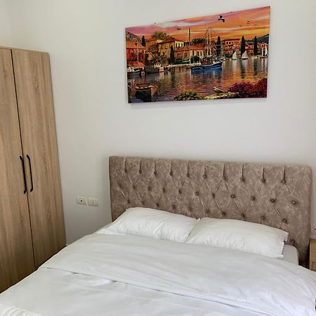 Hotel Restaurant Deso Shijak Екстер'єр фото