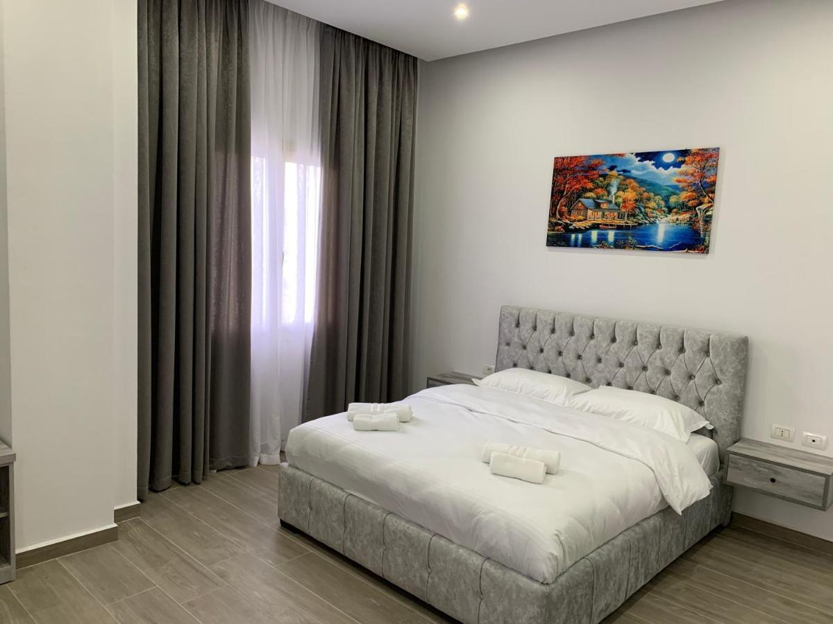 Hotel Restaurant Deso Shijak Екстер'єр фото
