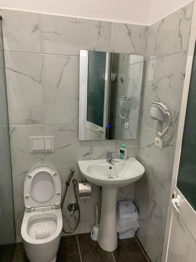 Hotel Restaurant Deso Shijak Екстер'єр фото
