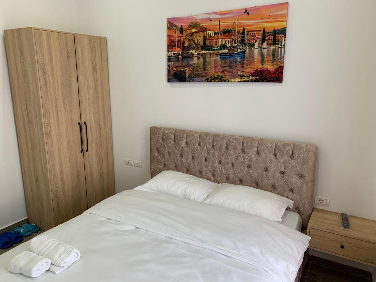 Hotel Restaurant Deso Shijak Екстер'єр фото