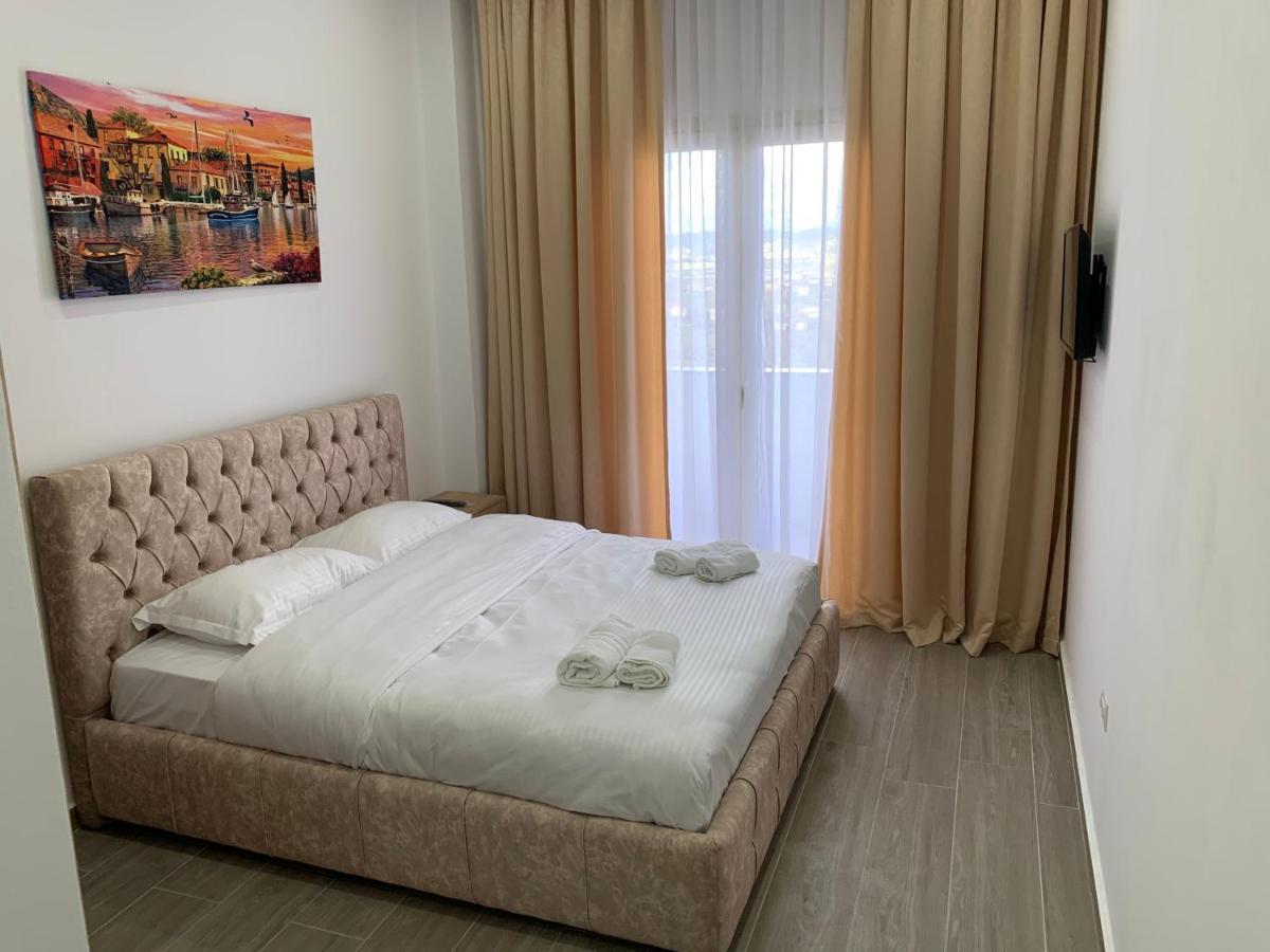 Hotel Restaurant Deso Shijak Екстер'єр фото