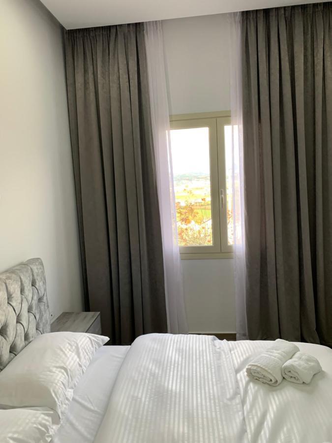 Hotel Restaurant Deso Shijak Екстер'єр фото