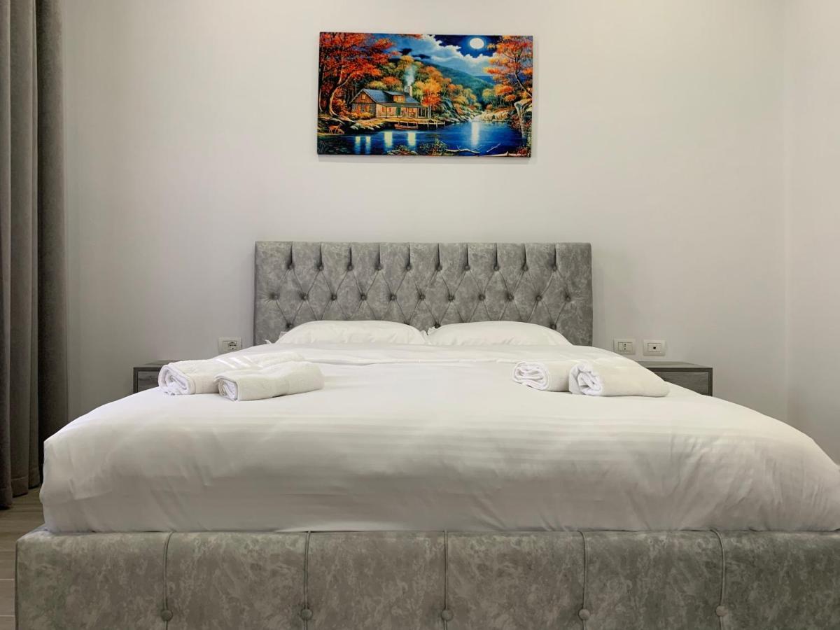 Hotel Restaurant Deso Shijak Екстер'єр фото