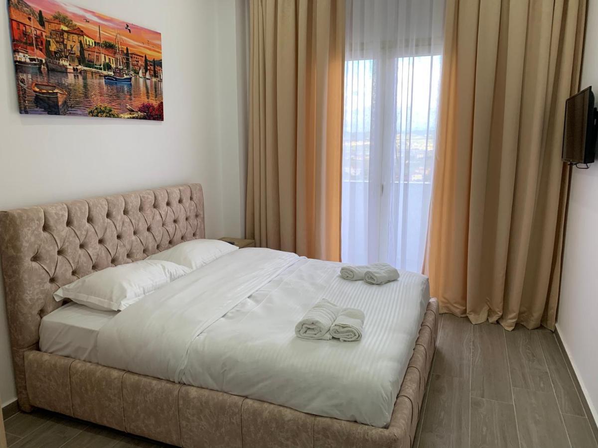Hotel Restaurant Deso Shijak Екстер'єр фото