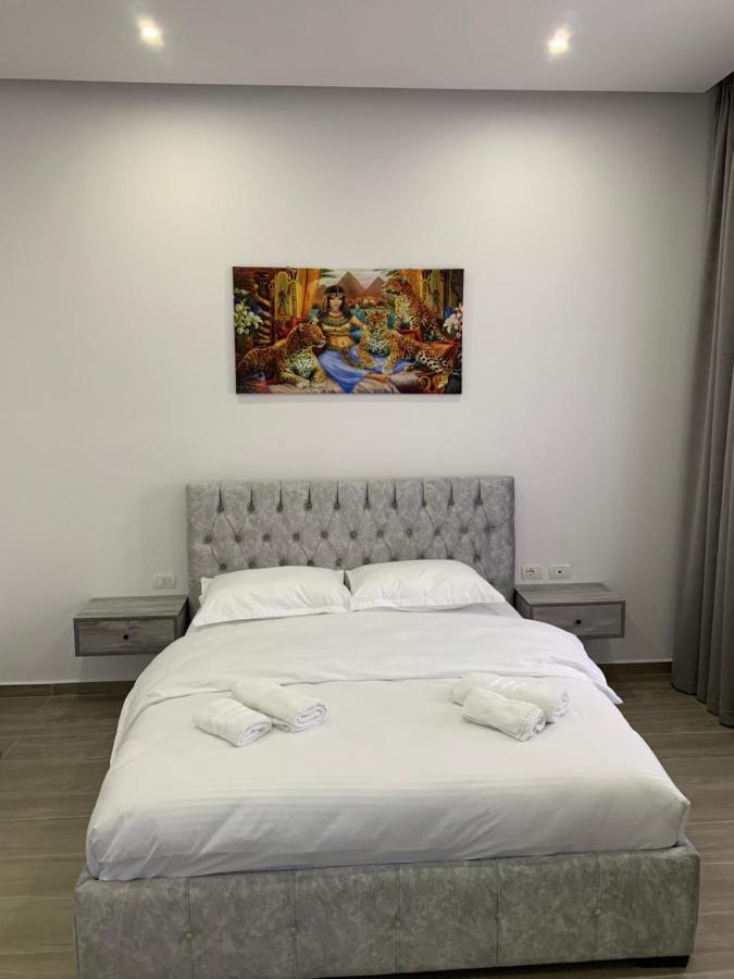 Hotel Restaurant Deso Shijak Екстер'єр фото