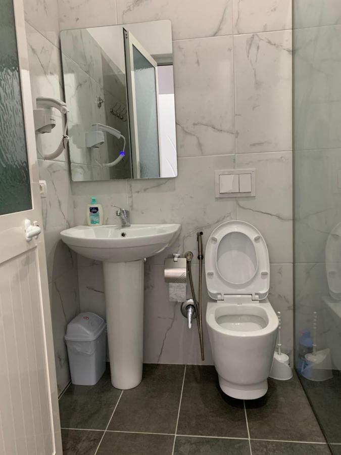 Hotel Restaurant Deso Shijak Екстер'єр фото