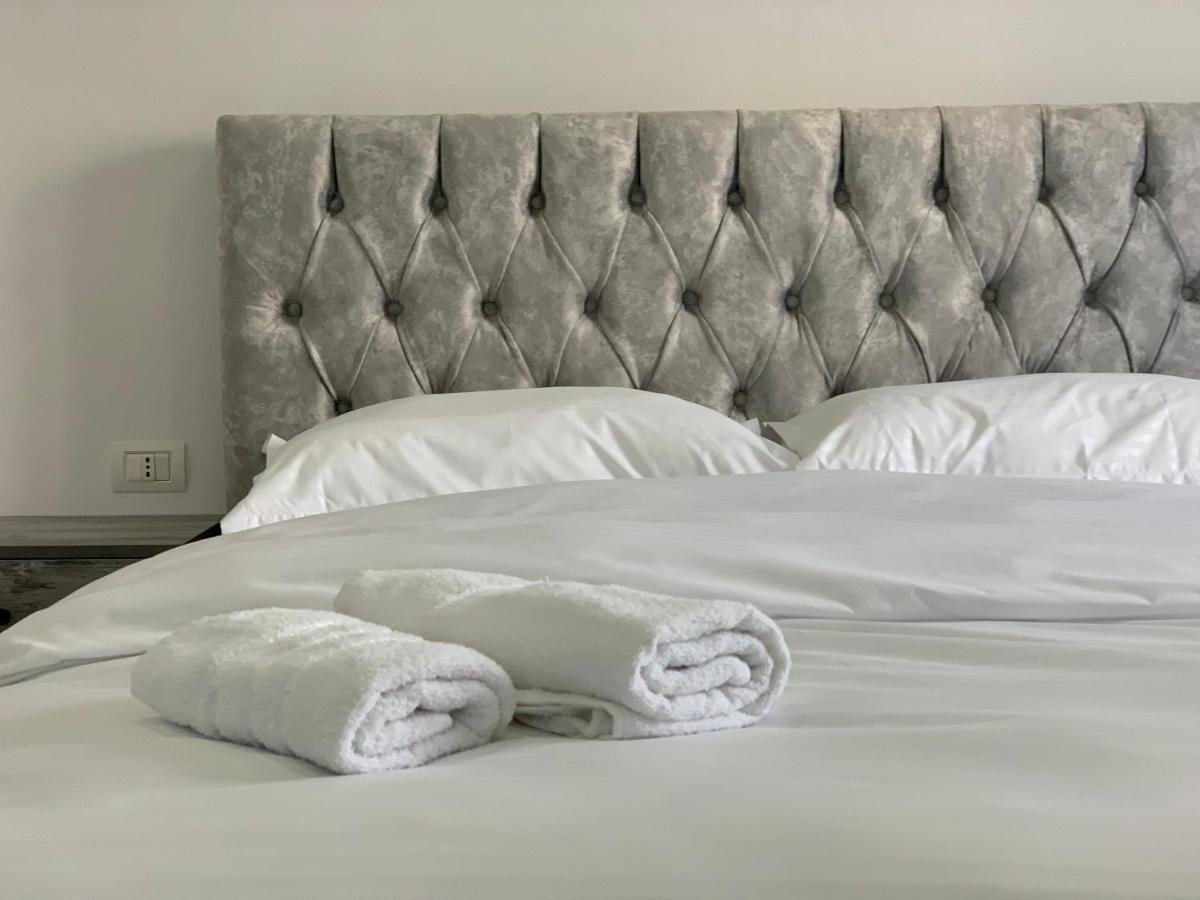 Hotel Restaurant Deso Shijak Екстер'єр фото