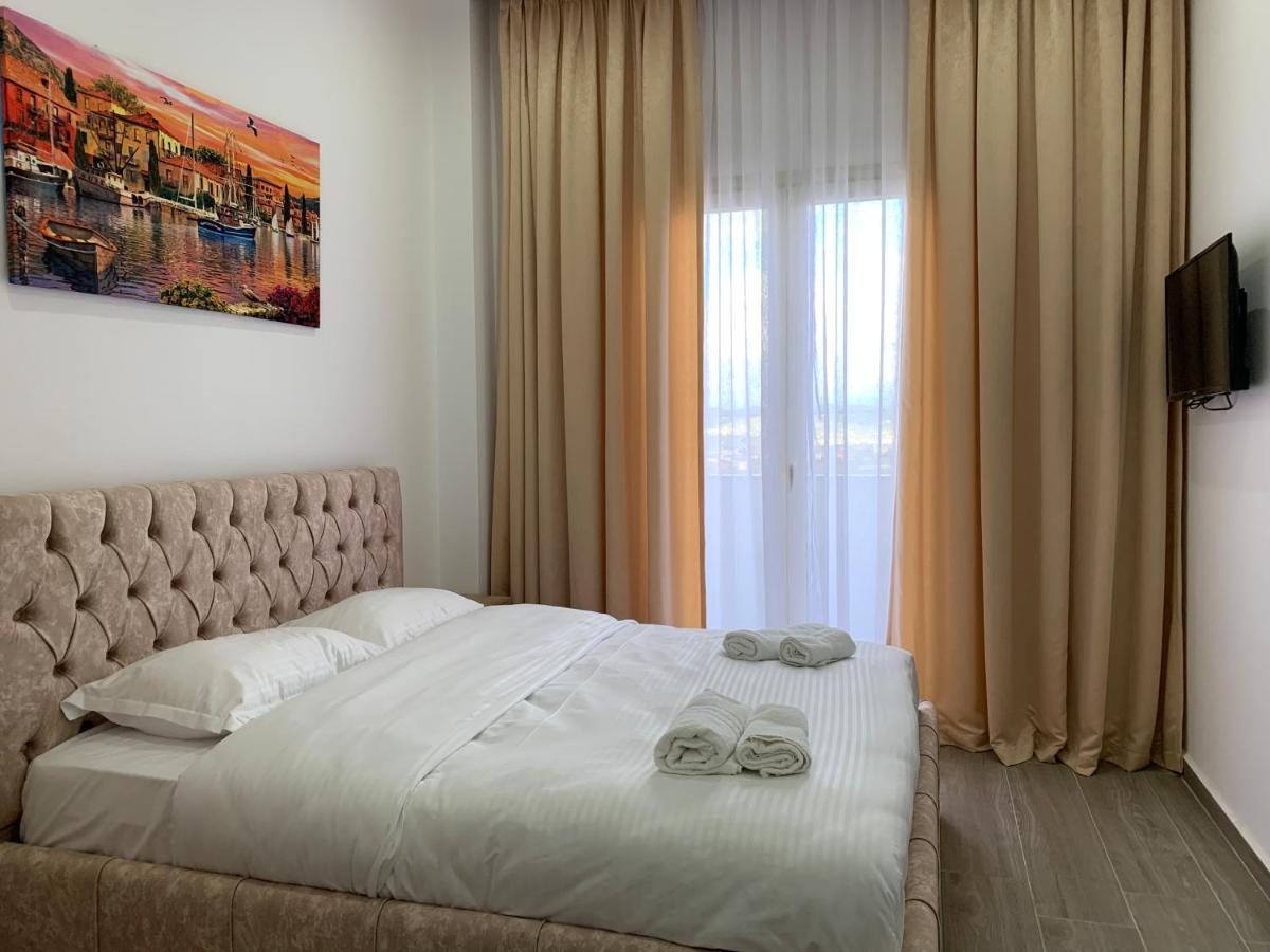 Hotel Restaurant Deso Shijak Екстер'єр фото
