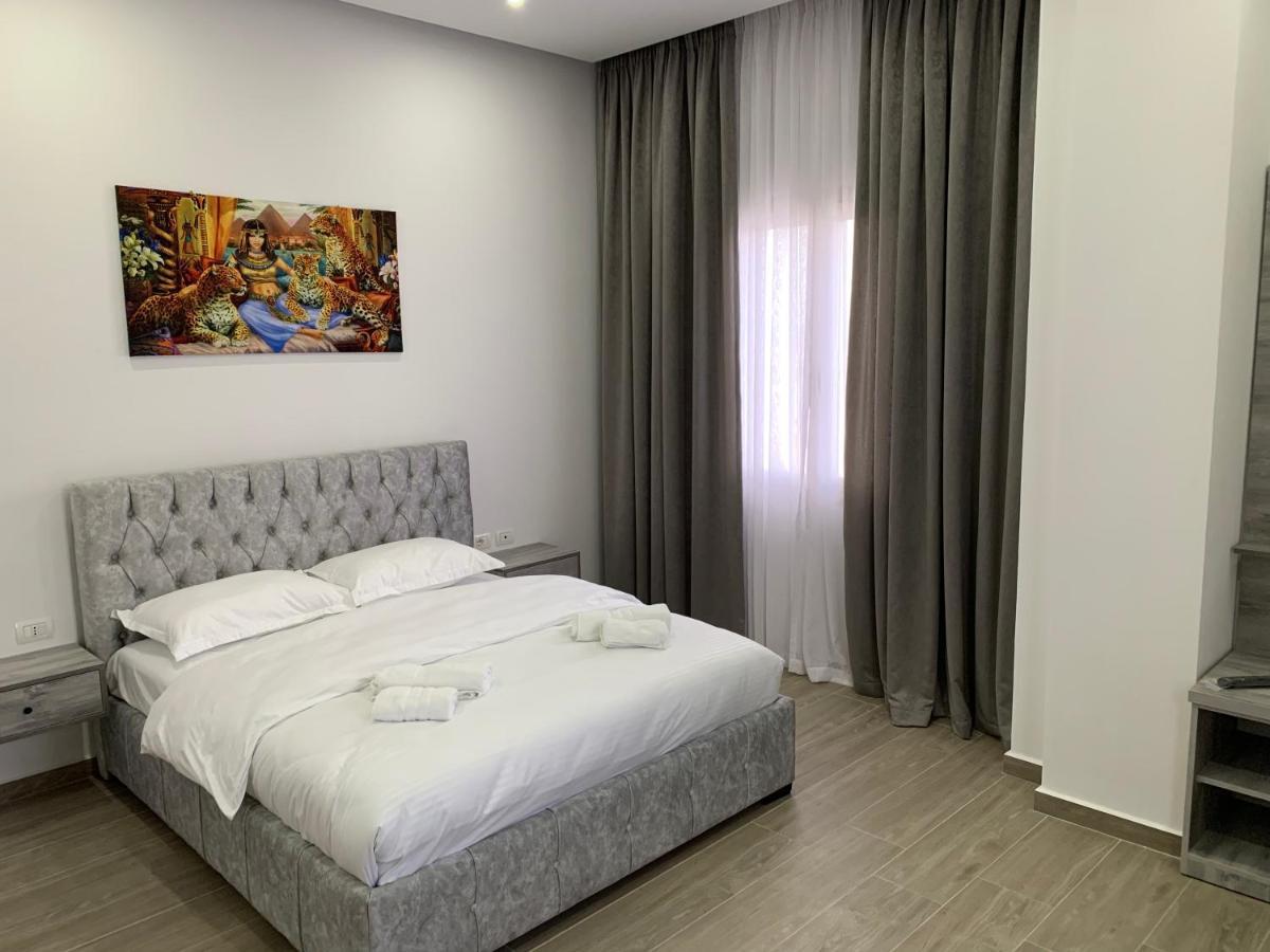 Hotel Restaurant Deso Shijak Екстер'єр фото